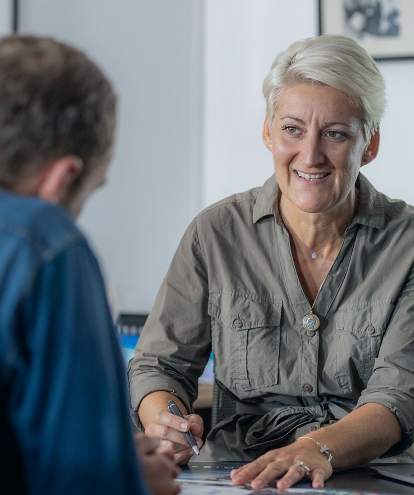 Stéphanie, responsable de la gestion client chez Synergies Tech
