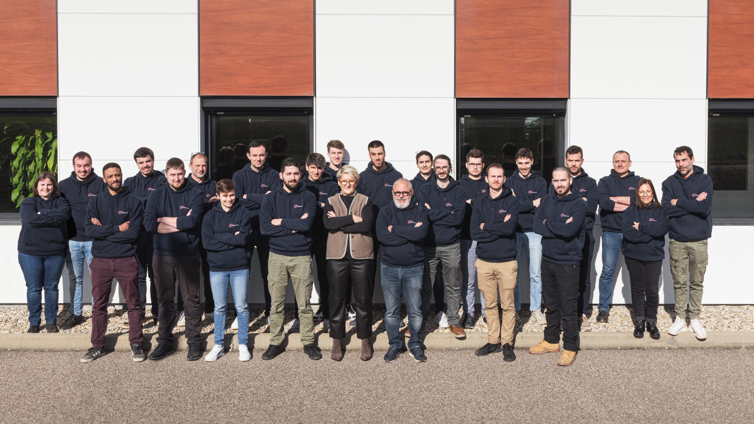 Equipe de technicien automatisation vue de haut