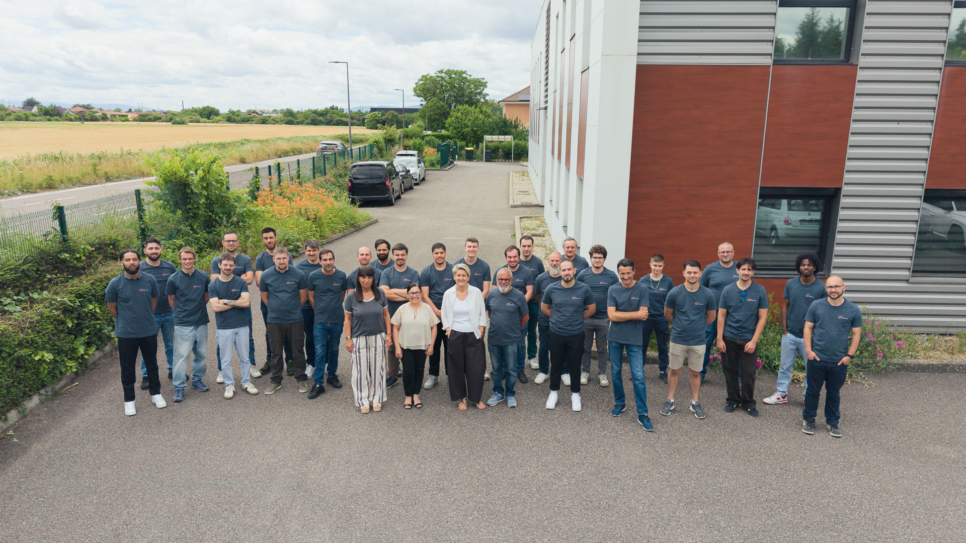 Equipe de technicien automatisation vue de haut