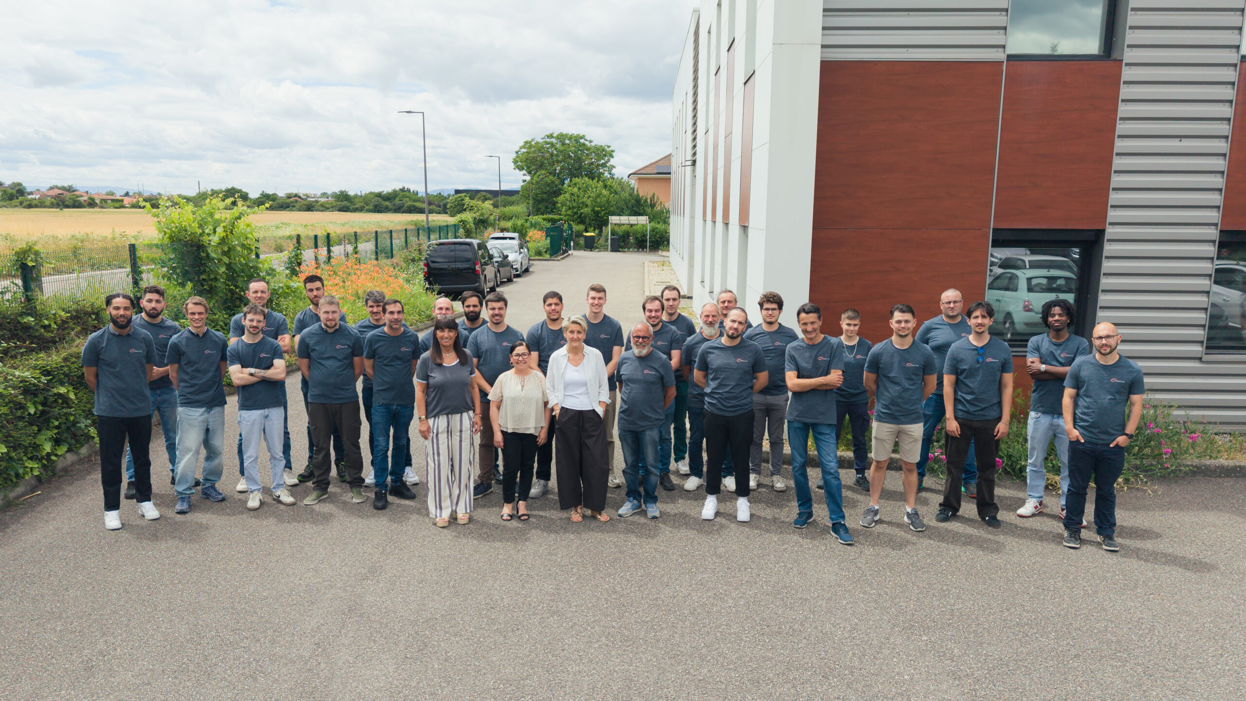 Equipe de technicien automatisation vue de haut